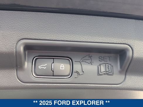 New 2025 Ford Explorer Active w/ Active Comfort Package image 15