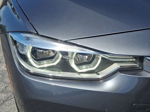 Used 2018 BMW 330i xDrive Sedan AWD/4WD image 9