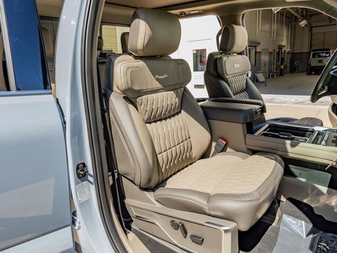 Used 2026 Ford F250 Platinum w/ Platinum Plus Package image 31