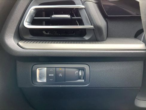 Used 2025 Chevrolet Traverse LT w/ Driver Confidence Package image 33