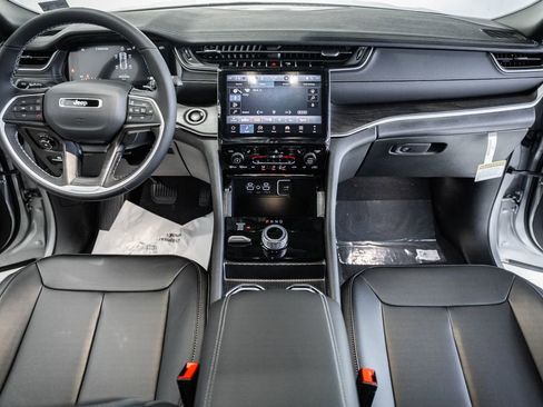 New 2025 Jeep Grand Cherokee Limited image 20
