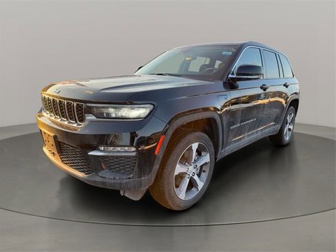 Used 2023 Jeep Grand Cherokee 4WD 4xe image 3