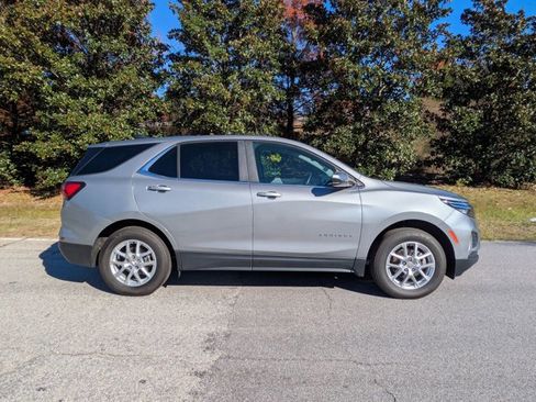 Used 2024 Chevrolet Equinox LT image 2