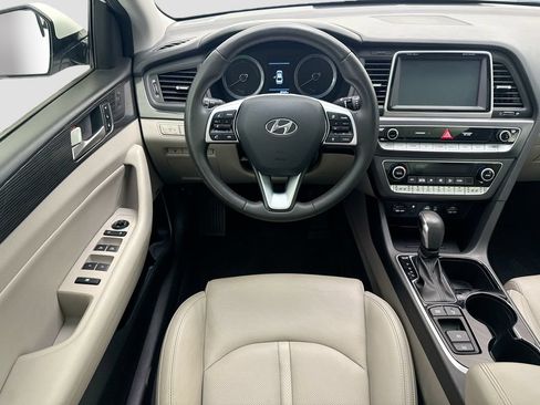 Used 2019 Hyundai Sonata Limited w/ Ultimate Package 02 FWD image 10