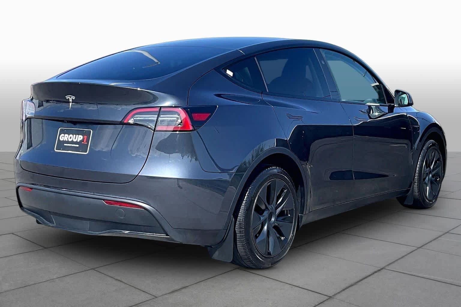 Used 2025 Tesla Model Y Long Range RWD image 11