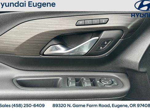 Used 2022 GMC Terrain SLT image 12