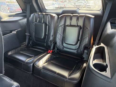 Used 2017 Ford Explorer Platinum image 11