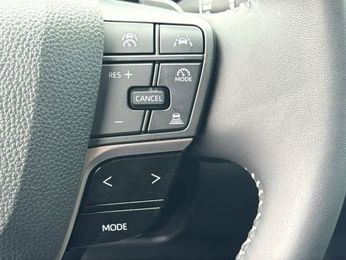 Used 2025 Toyota Camry SE w/ Convenience Package image 22