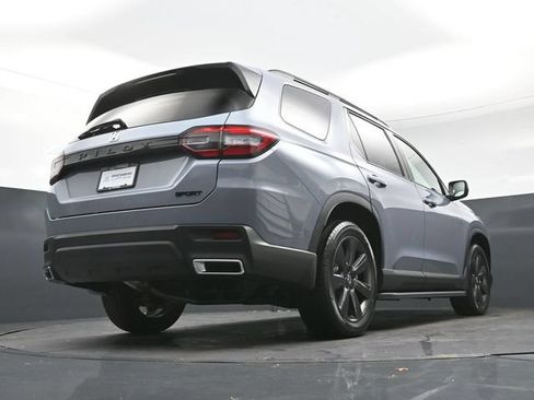 Used 2025 Honda Pilot Sport image 31