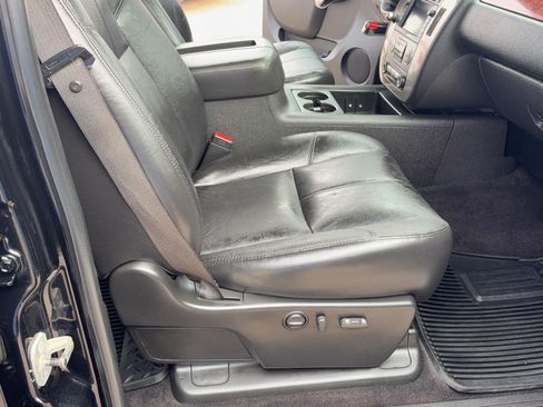 Used 2011 GMC Sierra 3500 SLT w/ SLT Convenience Package image 14