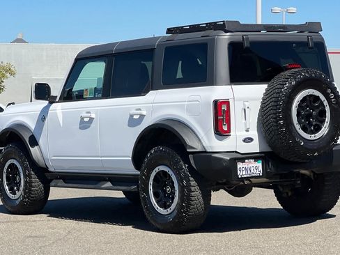 Used 2024 Ford Bronco Outer Banks w/ Sasquatch Package AWD/4WD image 7