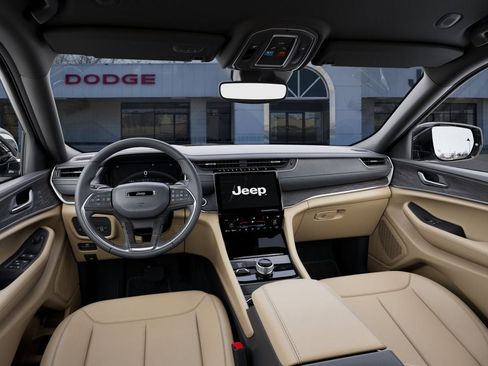 New 2025 Jeep Grand Cherokee Limited AWD/4WD image 14