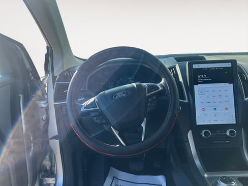 Used 2022 Ford Edge SEL image 12