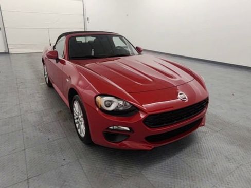 Used 2018 FIAT 124 Spider Classica image 2