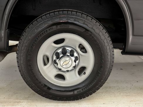 Used 2017 Chevrolet Express 3500 LT w/ LT Preferred Equipment Group image 27