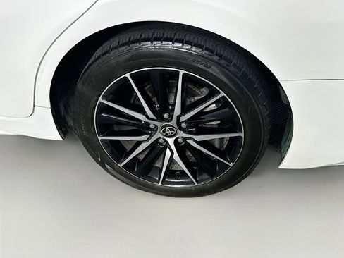 Used 2021 Toyota Camry SE image 11