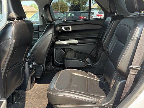 Used 2021 Ford Explorer XLT w/ Equipment Group 202A AWD/4WD image 17