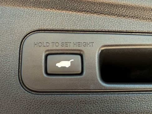 Certified 2025 Acura MDX FWD w/ Technology Package image 9