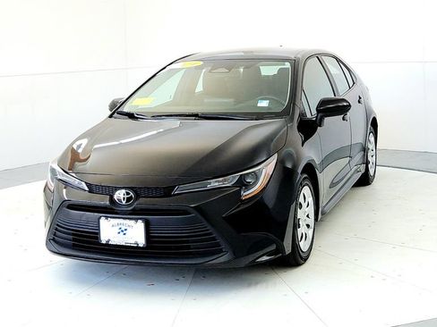 Used 2024 Toyota Corolla LE FWD image 2