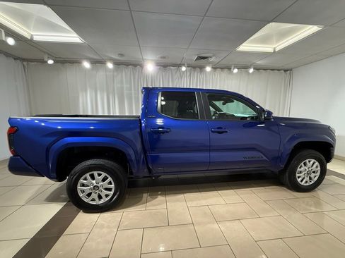 Certified 2025 Toyota Tacoma SR5 AWD/4WD image 6