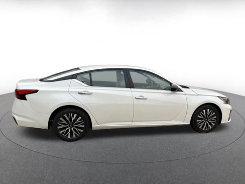 Used 2025 Nissan Altima 2.5 SV image 18