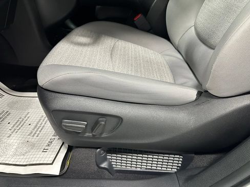 Used 2025 Toyota Sienna LE FWD image 12