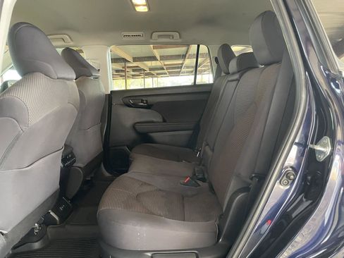 Used 2023 Toyota Highlander LE image 28