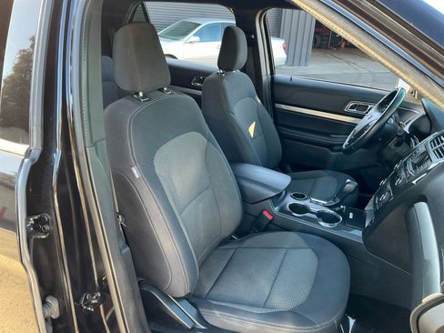 Used 2019 Ford Explorer XLT image 21