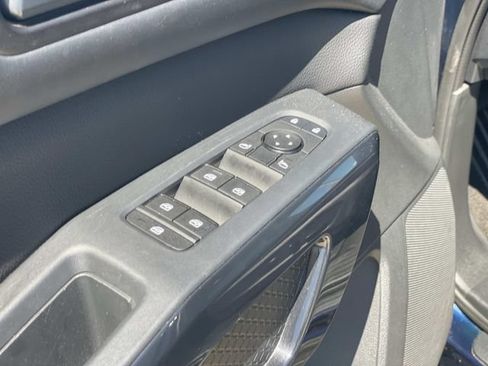 Used 2024 Nissan Pathfinder SV FWD image 18