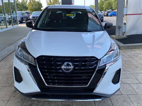 Certified 2025 Nissan Kicks Play S FWD image 2