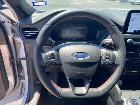 Used 2025 Ford Escape ST-Line FWD image 11