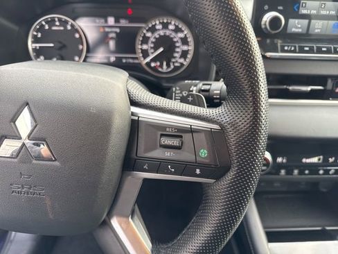 Used 2024 Mitsubishi Outlander AWD image 13
