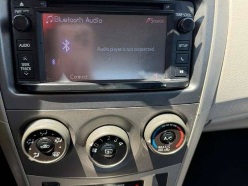 Used 2013 Toyota Corolla LE FWD image 19