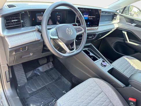 Certified 2025 Volkswagen Tiguan S FWD image 21