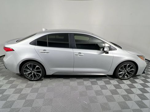 Used 2020 Toyota Corolla SE FWD image 2