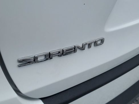 Used 2017 Kia Sorento FWD image 10