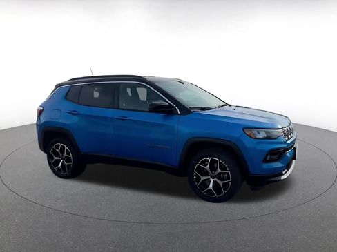 Used 2025 Jeep Compass Limited image 2