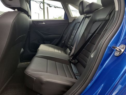 Used 2024 Volkswagen Jetta SE FWD image 9