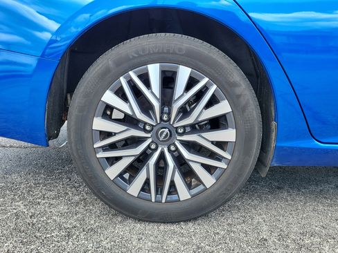 Used 2025 Nissan Altima 2.5 SV FWD image 9