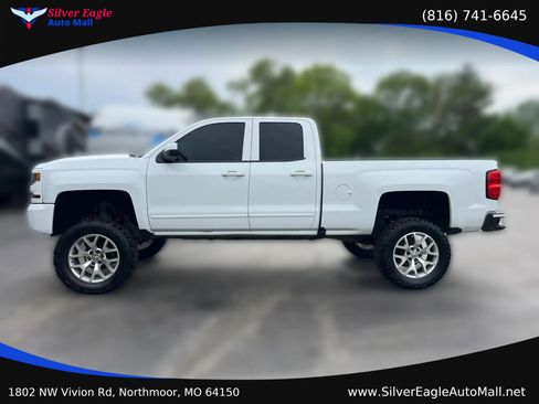 Used 2018 Chevrolet Silverado 1500 LT w/ Texas Edition AWD/4WD image 2