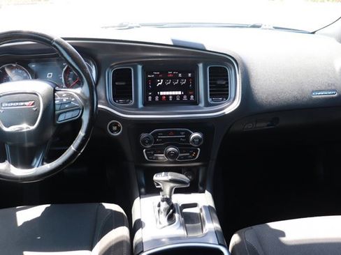 Used 2020 Dodge Charger SXT RWD image 14