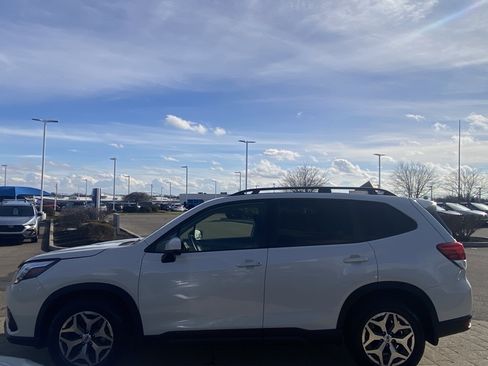 Used 2023 Subaru Forester Premium image 4