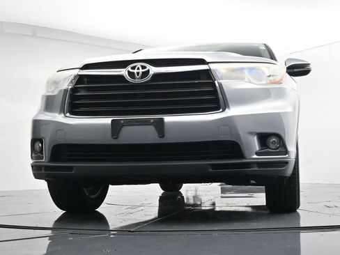 Used 2016 Toyota Highlander Plus AWD/4WD image 19