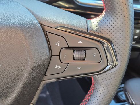 Used 2024 Chevrolet Trax RS w/ Sunroof Package image 21