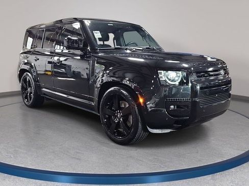 Used 2025 Land Rover Defender 110 V8 AWD/4WD image 3