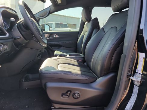 New 2026 Chrysler Voyager LX FWD image 15