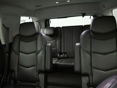 Used 2019 Cadillac Escalade Luxury RWD image 16