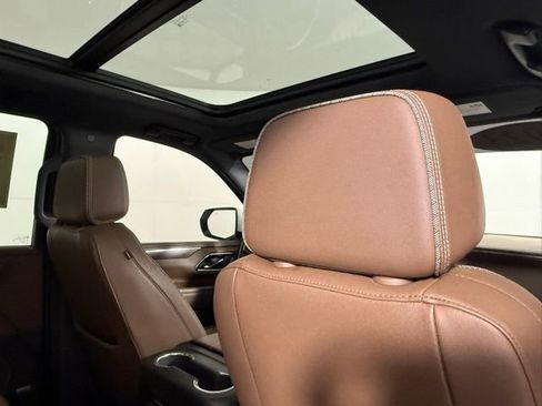 Used 2023 Chevrolet Suburban High Country w/ Premium Package 2 RWD image 30