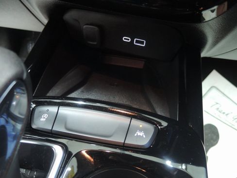 Used 2025 Chevrolet Trax ACTIV w/ Sunroof Package image 21