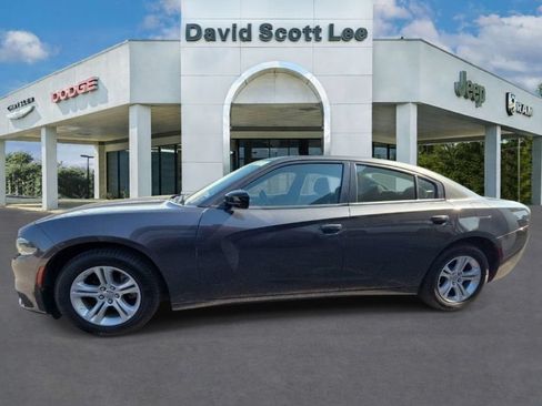 Used 2023 Dodge Charger SXT RWD image 2